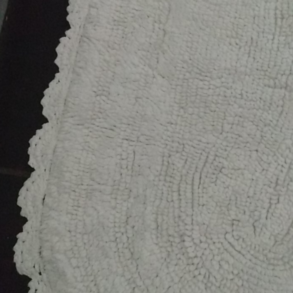 Off white Rug - Picture 2 of 3
